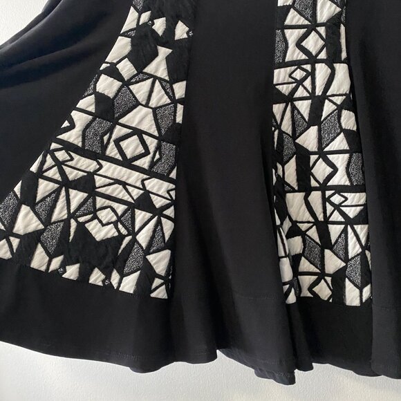 Marallis Collection Black White Geometric Pattern Skirt - Picture 10 of 10
